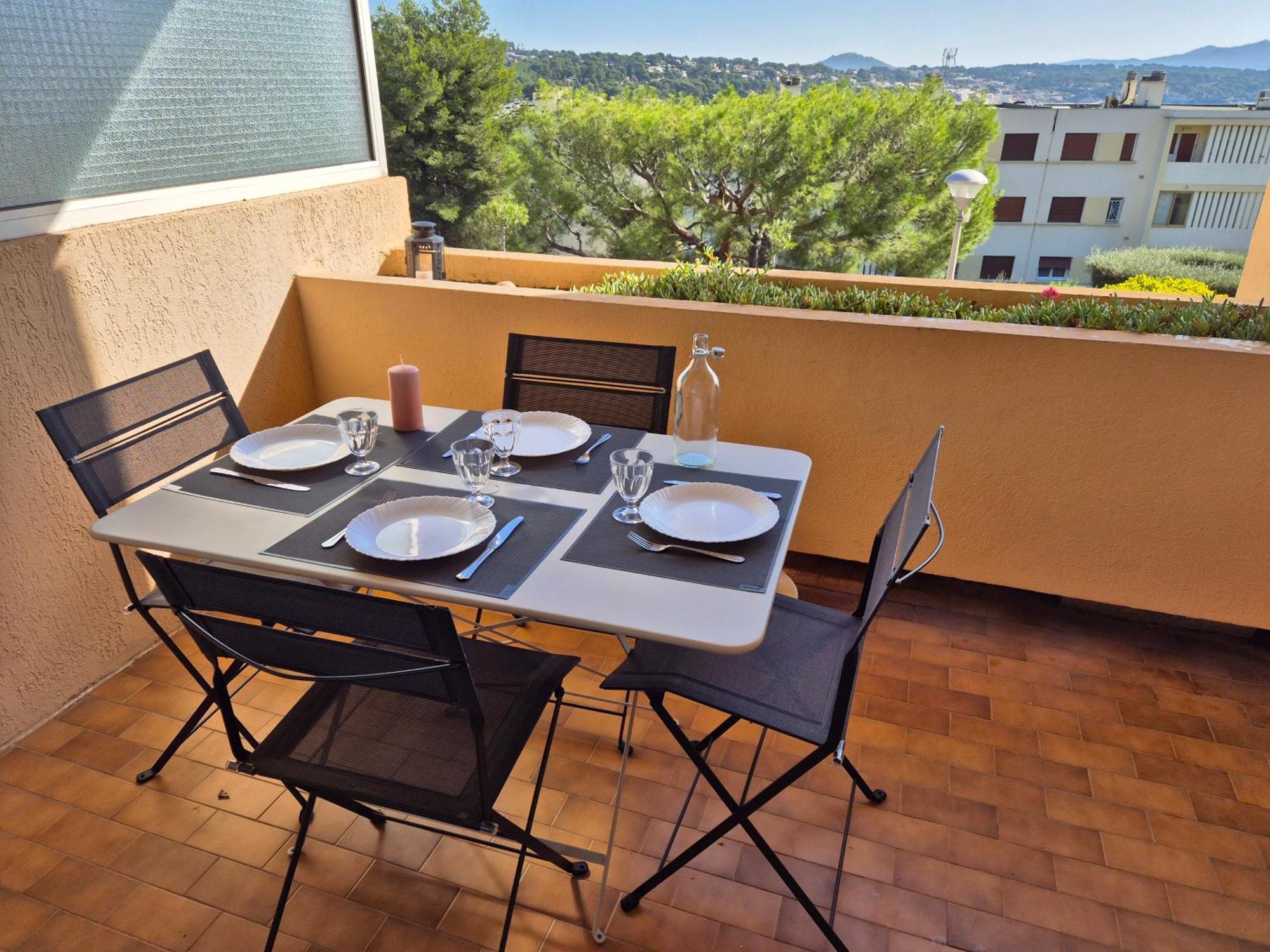 T2 Vue Mer Dans Residence Calme / T2 Sea View In A Quiet Residence Бандоль Экстерьер фото